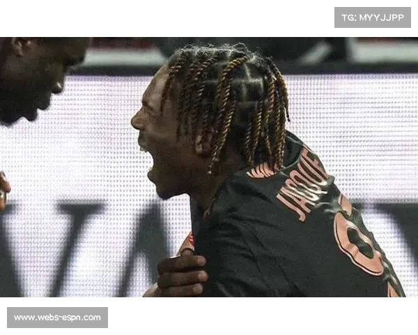 雅凯肩伤倒地瞬间，利物浦医疗团队紧急联系雷恩队医